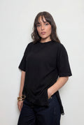 Camiseta diagonal borde encaje